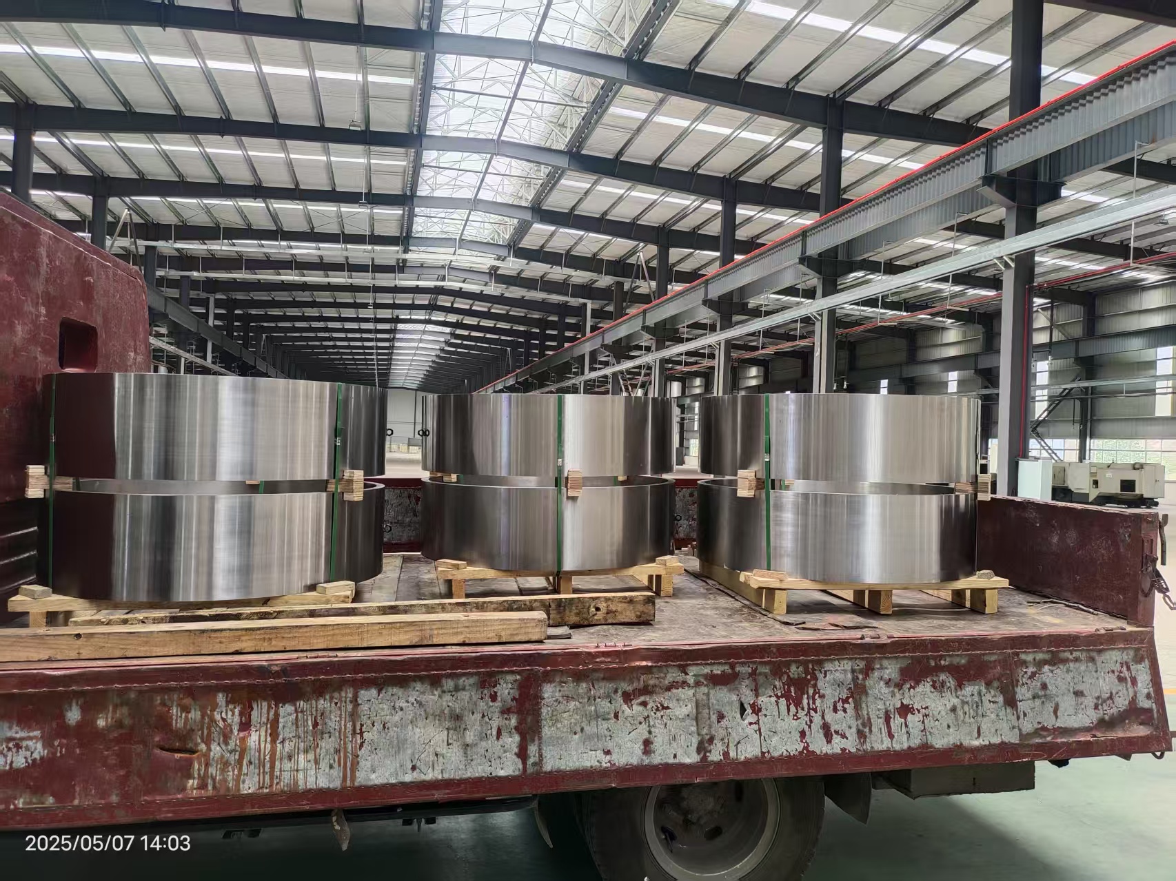 中空アクスルフロントアクスル鍛造品はどのような機械装置鍛造品に適していますか?